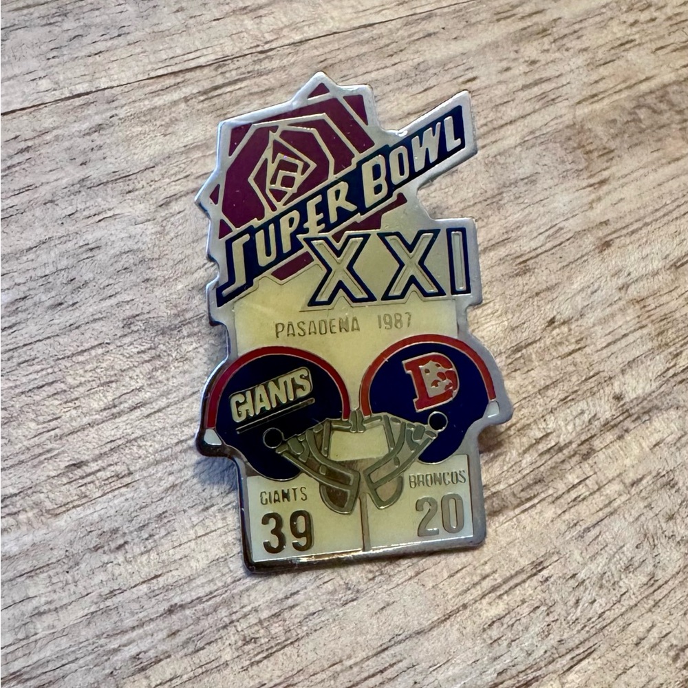 Vintage Super Bowl XXI Pin – Giants vs Broncos – Pasadena 1987 – NFL Memorabilia